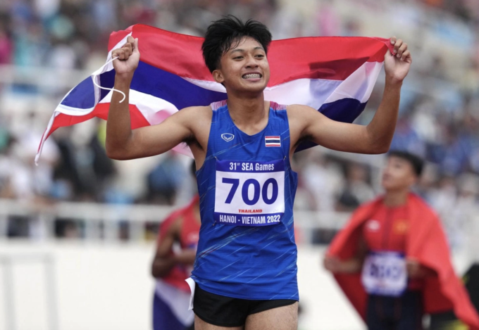 VĐV Thái Lan Puripol Boonson giành HC vàng chạy 100m tại SEA Games 31 trên sân Mỹ Đình ở Hà Nội. Ảnh: AFP