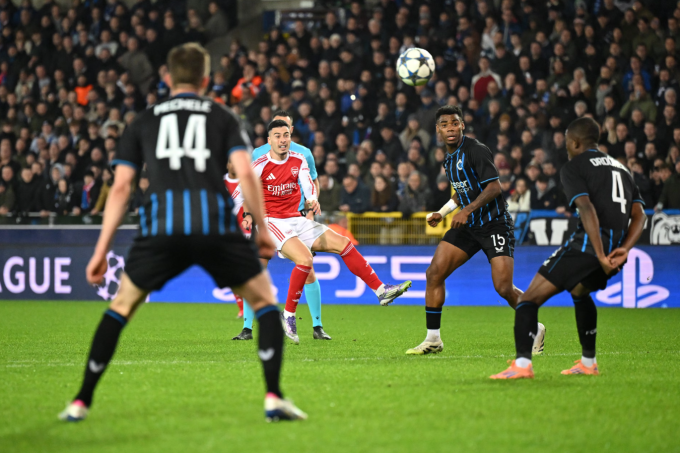 Siêu phẩm cứa lòng của Gabriel Martinelli Gabriel Martinelli ghi bàn đẹp mắt cho Arsenal