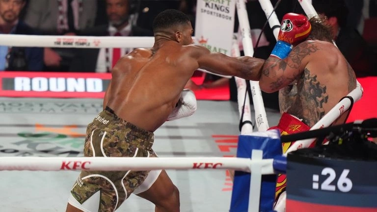 Anthony Joshua đấm vỡ hàm YouTuber Jake Paul trong trận so găng kỳ quặc - Báo VnExpress Thể thao