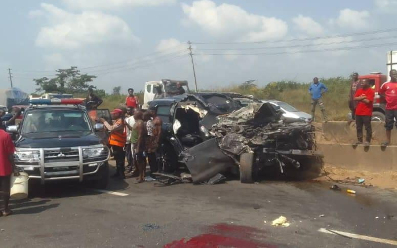 Anthony Joshua thoát chết trong vụ tai nạn xe hơi - Báo VnExpress Thể thao