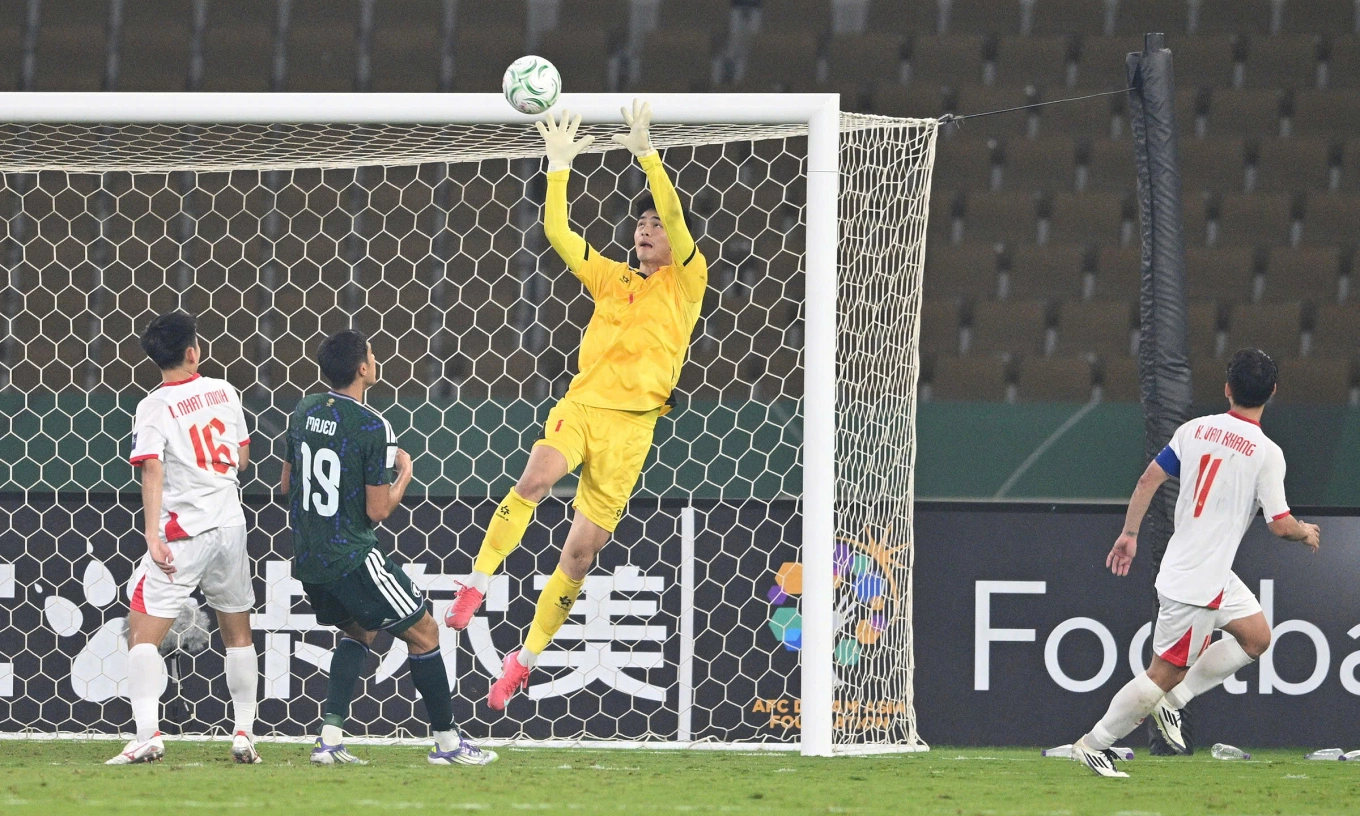 Quyết định sáng suốt của bầu Đức giúp thủ môn Trần Trung Kiên đổi đời 2 Giới thủ môn Việt Nam thán phục Trần Trung Kiên - Báo VnExpress Thể thao