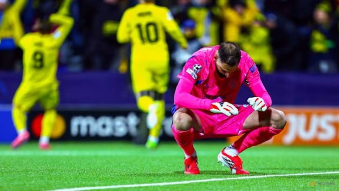 Thủ môn Donnarumma lặng người sau bàn thua trong trận Bodo/Glimt 3-1 Man City ở lượt bảy vòng bảng Champions League tối 20/1. Thủ môn Donnarumma lặng người sau bàn thua
