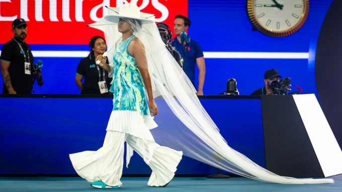 Osaka bước vào sân Rod Laver, trong trận gặp Ruzic ở vòng đầu Australia Mở rộng hôm 20/1. Ảnh: Reuters Osaka bước vào sân Rod Laver, trong trận gặp Ruzic ở vòng đầu Australia Mở rộng hôm 20/1.