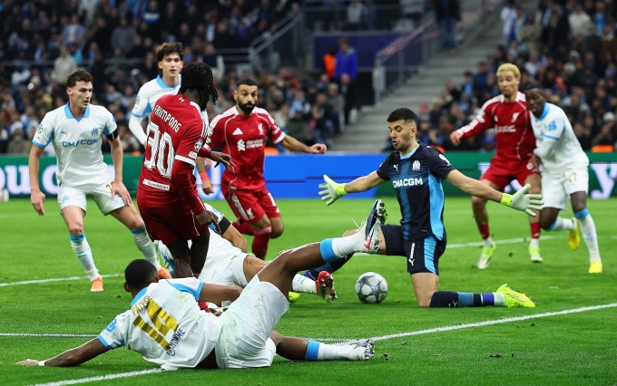 Frimpong dứt điểm khiến thủ môn Geronimo Rulli phản lưới, khi Liverpool nâng tỷ số lên 2-0 trong trận thắng Marseille 3-0 trên sân Velodrome, Marseille, Pháp ngày 21/1. Frimpong gây ra pha phản lưới nhà giúp Liverpool nâng tỷ số lên 2-0