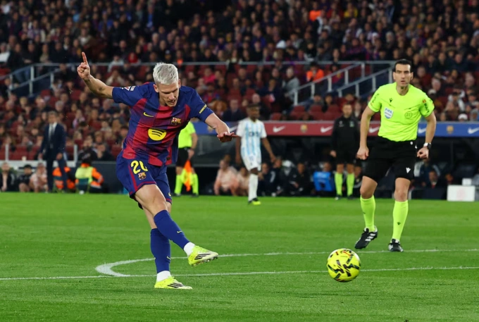 Dani Olmo dứt điểm mở tỷ số