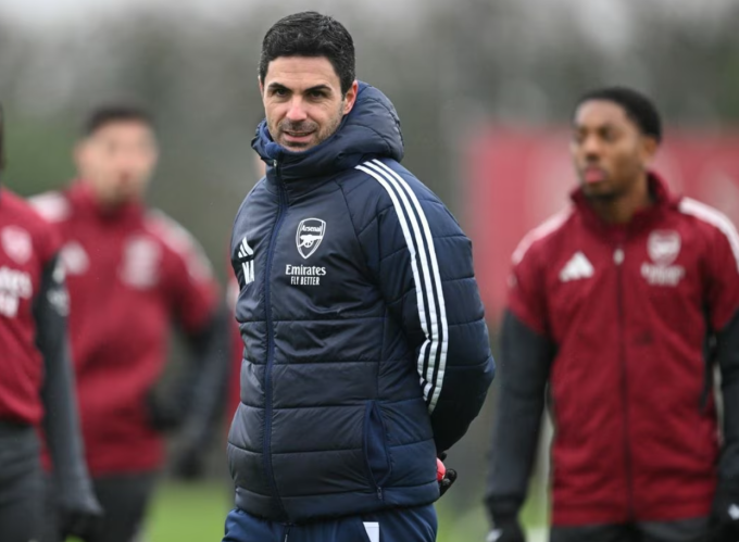 HLV Mikel Arteta trong buổi tập của Arsenal ngày 27/1. HLV Mikel Arteta trong buổi tập của Arsenal ngày 27/1.