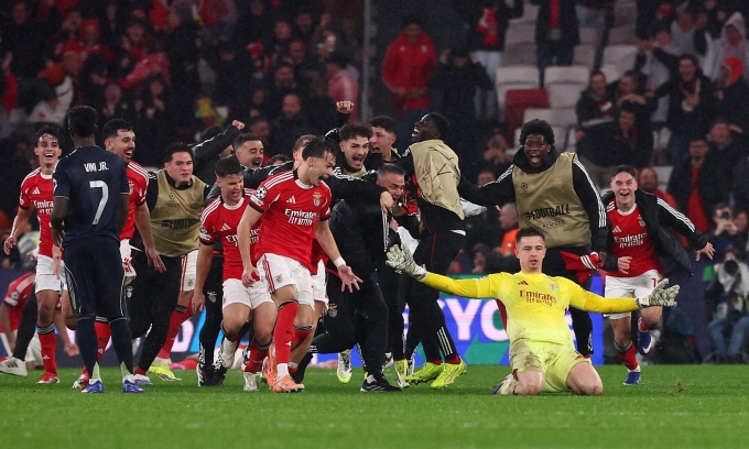 Thủ môn Trubin ăn mừng sau khi ghi bàn giúp Benfica thắng Real 4-2 ở vòng bảng Champions League trên sân Da Luz, Lisbon, Bồ Đào Nha ngày 28/1/2026. Thủ môn Trubin ghi bàn cho Benfica