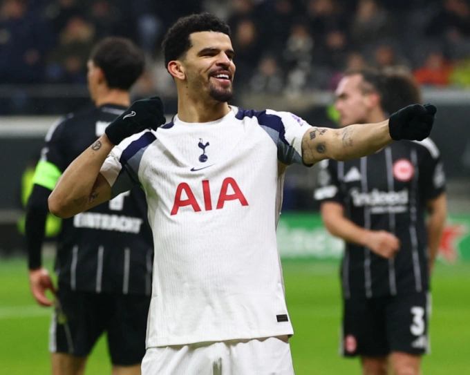 Tottenham cán đích thứ tư vòng bảng Champions League, nhưng chỉ đang đứng thứ 14 Ngoại hạng Anh. Ảnh: Reuters Tottenham kết thúc vòng bảng Champions League