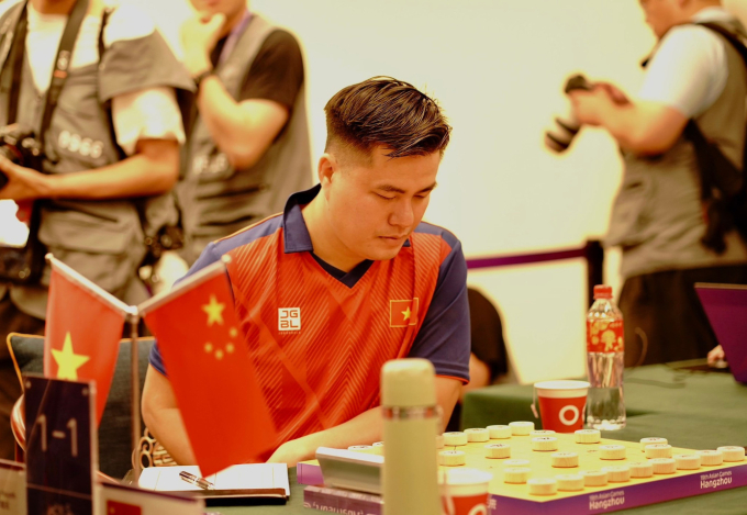 Lại Lý Huyn sinh năm 1990, tại Vĩnh Long, từng sáu lần vô địch cờ tướng quốc gia và một lần vô địch thế giới năm 2025.