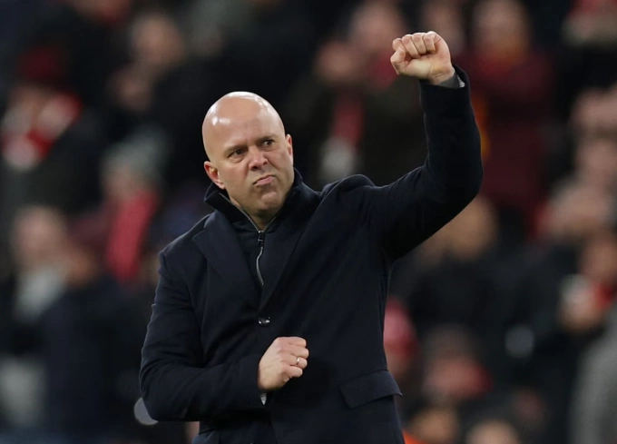 HLV Arne Slot ăn mừng sau trận Liverpool thắng Qarabag 6-0 trên sân Anfield, Liverpool, Anh ngày 28/1/2026. HLV Slot ăn mừng trận Liverpool thắng Qarabag