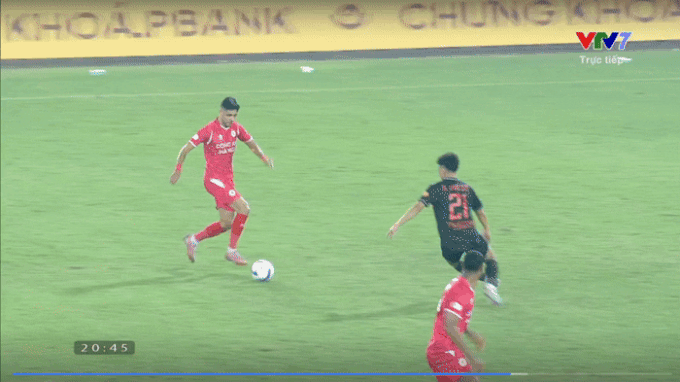 Tình huống dẫn đến chấn thương đứt dây chằng đầu gối của Nguyễn Thái Sơn Nguyễn Thái Sơn bị đứt dây chằng đầu gối