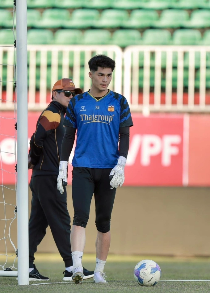 Thủ môn Trần Trung Kiên tập luyện cùng HAGL tại sân Pleiku ngày 30/1/2026. Thủ môn Trần Trung Kiên tập luyện cùng HAGL tại sân Pleiku