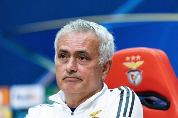 HLV Jose Mourinho trong buổi họp báo trước trận Benfica gặp Real Madrid ở lượt đi vòng play-off Champions League ngày 16/2/2026. HLV Jose Mourinho trong buổi họp báo trước trận Benfica gặp Real Madrid
