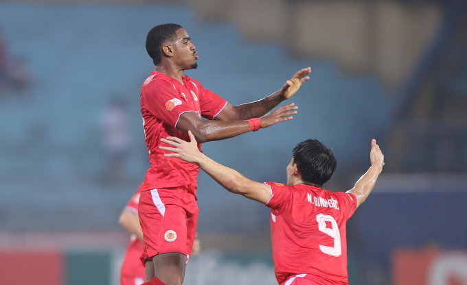 ALan lập cú đúp giúp CAHN thắng ngược Thanh Hóa 3-1 ở trận đấu bù vòng 10 V-League 2025-2026 tối 24/2. Ảnh: VPF ALan lập cú đúp giúp CAHN thắng ngược Thanh Hóa