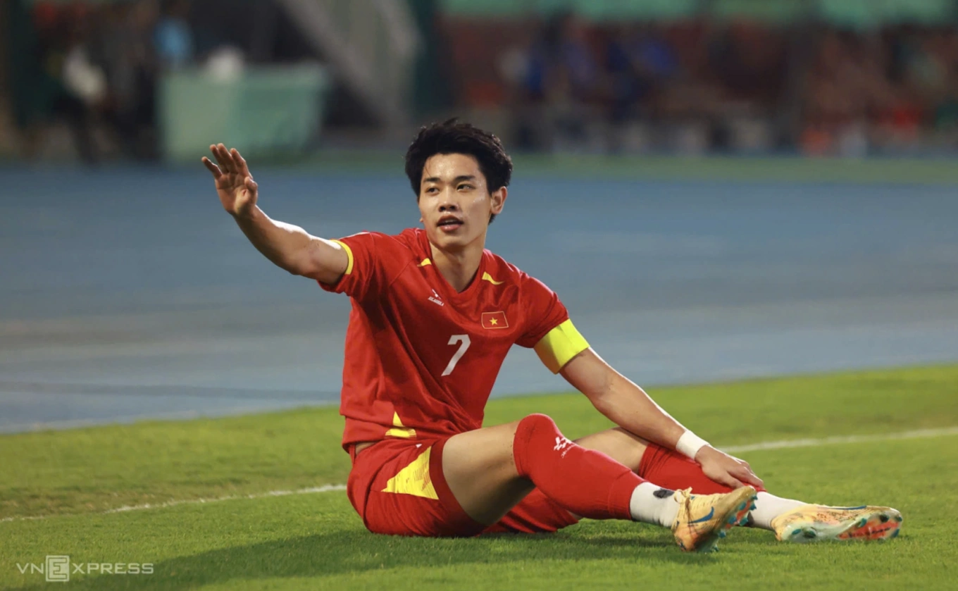 10 trụ cột của U23 Việt Nam nguy cơ xuống hạng 3 LĐBĐ châu Á phạt Đình Bắc và VFF - Báo VnExpress Thể thao