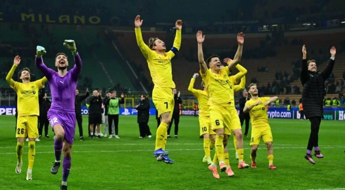 Các cầu thủ Bodo/Glimt ăn mừng sau khi loại Inter Milan ngay tại San Siro. Bodo/Glimt ăn mừng tại San Siro