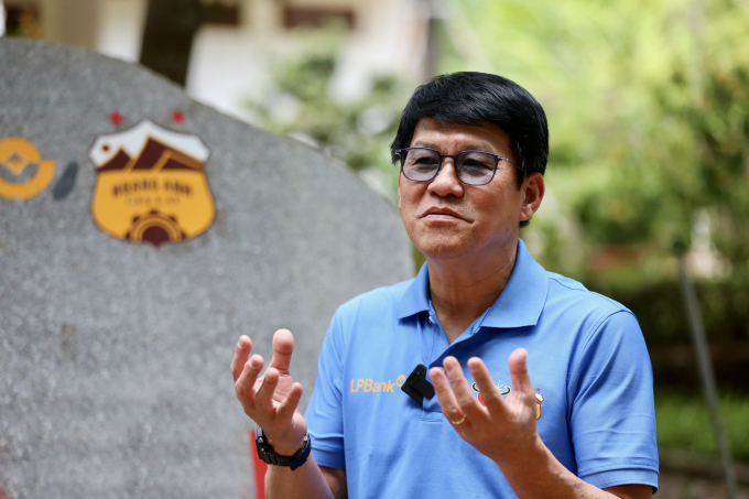 HLV Vũ Tiến Thành, giám đốc học viện LPBank HAGL trong lần trả lời phỏng vấn VnExpress năm 2025. HLV Vũ Tiến Thành trả lời phỏng vấn năm 2025