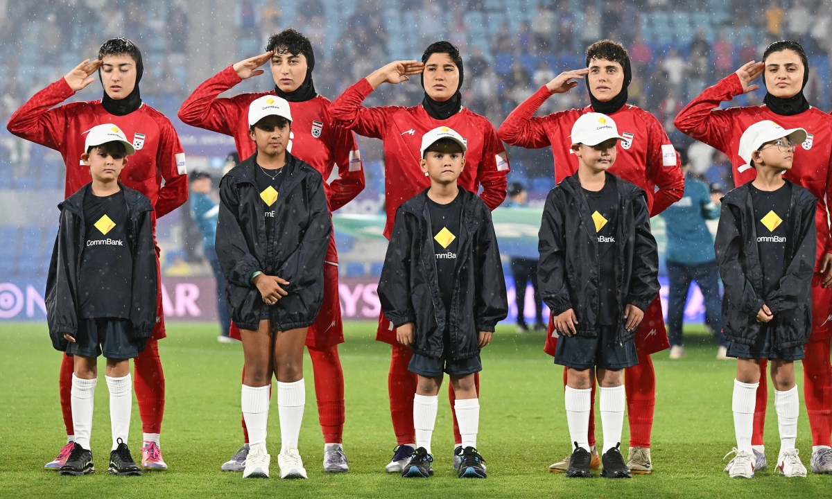 Báo Australia: 'Cầu thủ nữ Iran làm biểu tượng cầu cứu'