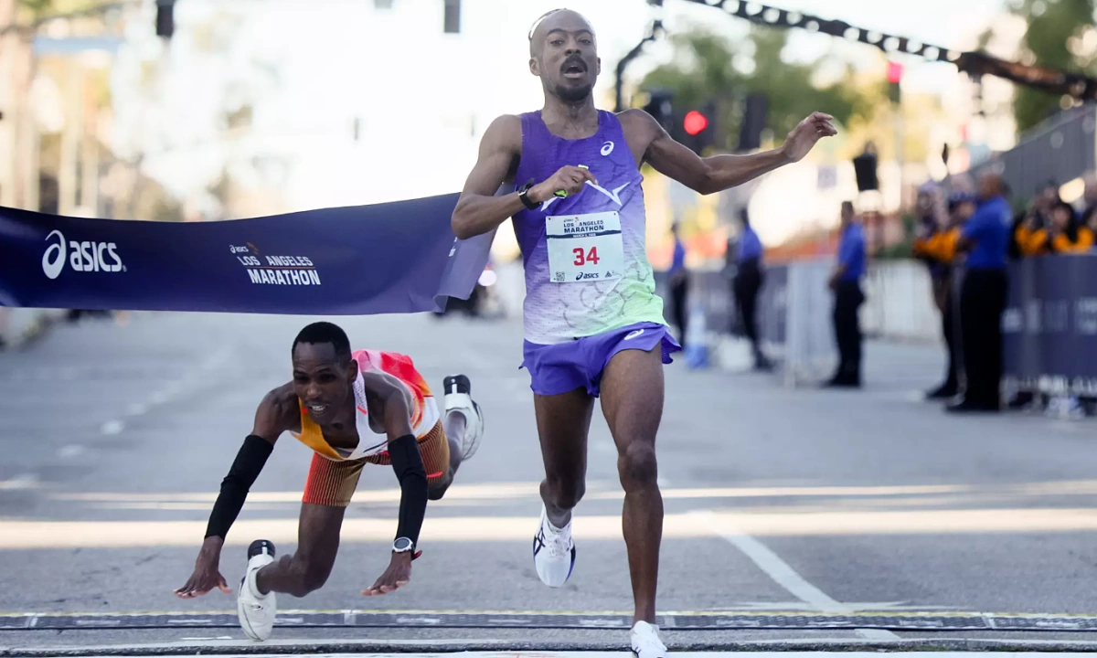Cách biệt 0,01 giây giúp runner Mỹ vô địch Los Angeles Marathon