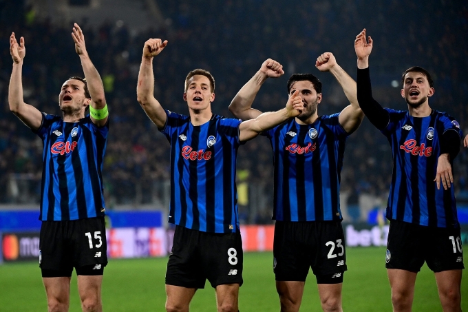 Cầu thủ Atalanta mừng sau khi thắng Dortmund ở vòng play-off Champions League ngày 25/2 Cầu thủ Atalanta mừng sau khi thắng Dortmund ở vòng play-off Champions League ngày 25/2