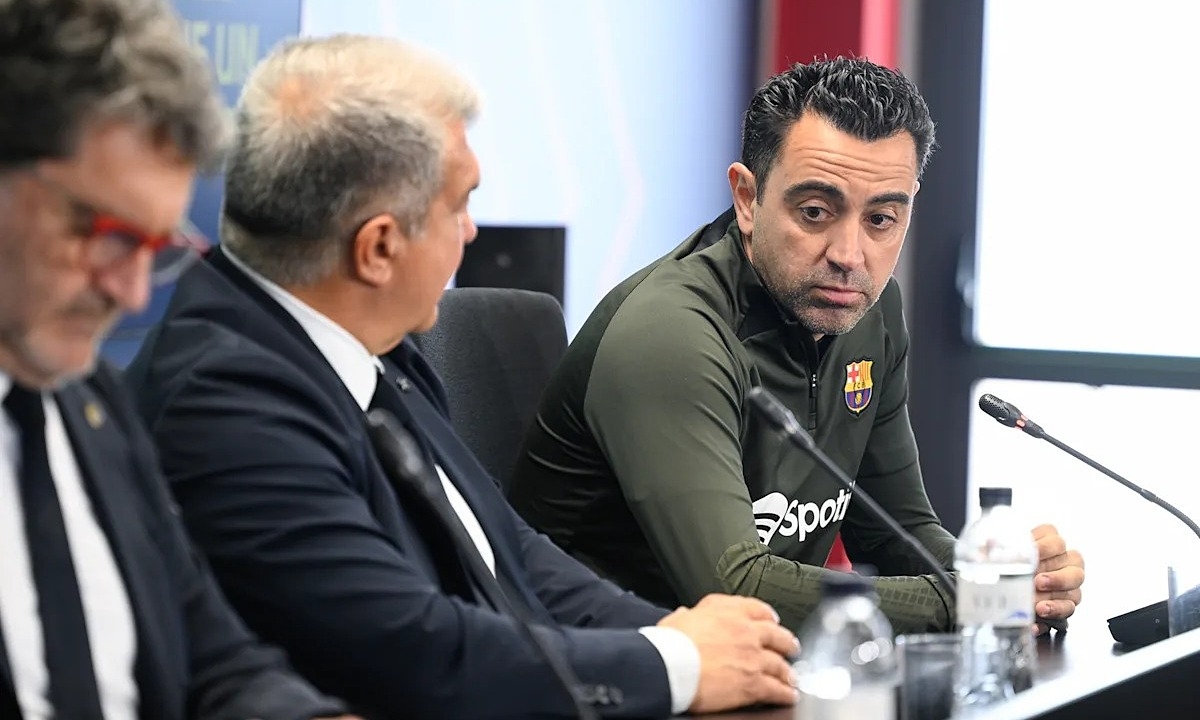 Xavi 'tiền hậu bất nhất' thế nào về mâu thuẫn Messi - Laporta