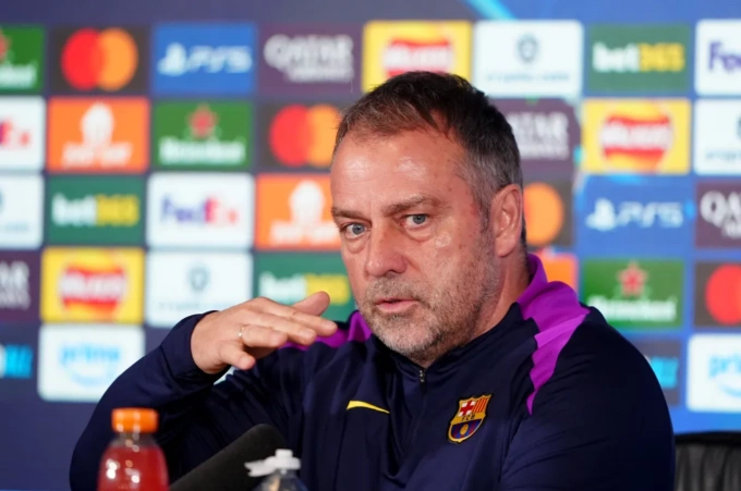 HLV Hansi Flick trong buổi họp báo trước trận Barca gặp Newcastle ở lượt đi vòng 1/8 Champions League ngày 9/3/2026 HLV Hansi Flick họp báo trước trận Barca vs Newcastle