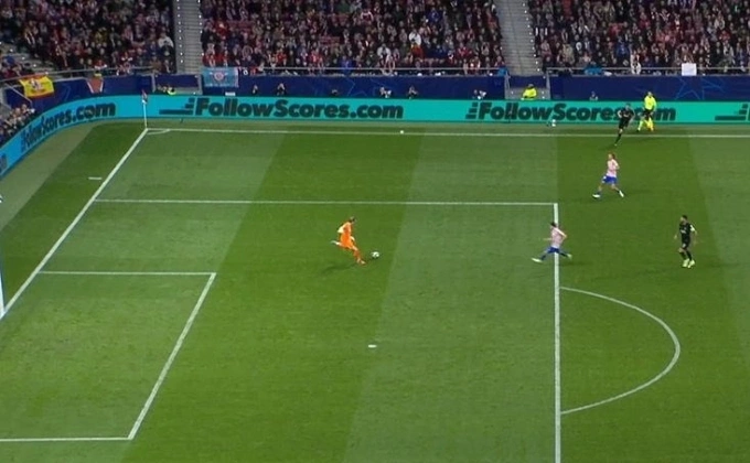 Kinsky đá hụt bóng... Kinsky đá hụt bóng dẫn đến bàn thua