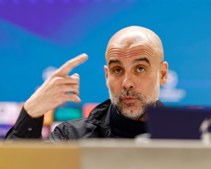 HLV Pep Guardiola trong buổi họp báo trước trận Man City gặp Real Madrid ở lượt đi vòng 1/8 Champions League. Ảnh: EPA HLV Pep Guardiola trong buổi họp báo trước trận