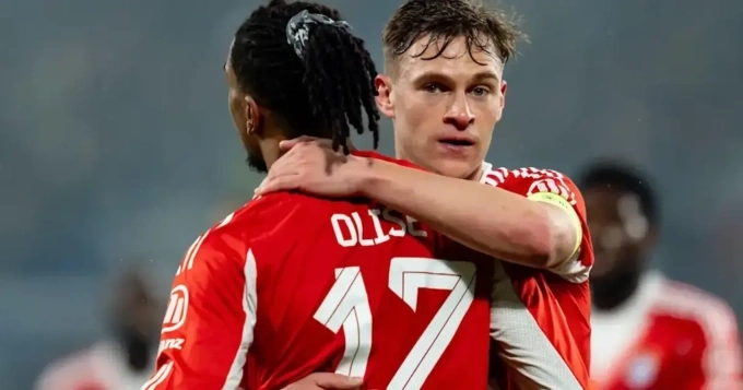 Olise và Kimmich ăn mừng trong trận Bayern thắng Atalanta 6-1 ở lượt đi vòng 1/8 Champions League tại Atleti Azzurri d'Italia, Bergamo, Italy ngày 10/3/2026. Olise và Kimmich ăn mừng chiến thắng