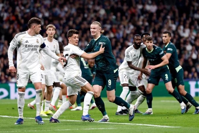 Haaland (số 9) bị kèm chặt trong trận Real thắng Man City 3-0 ở lượt đi vòng 1/8 Champions League trên sân Bernabeu, Madrid, Tây Ban Nha ngày 11/3/2026. Man City thất bại trước Real Madrid tại Bernabeu