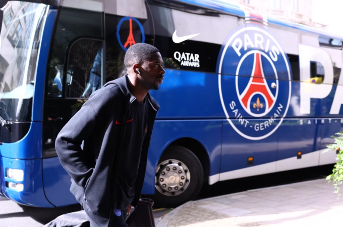 Ousmane Dembele cùng đồng đội di chuyển tới London Ousmane Dembele cùng đồng đội di chuyển tới London