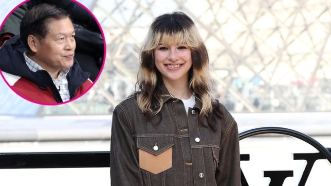 Ông Arthur Liu trên khán đài xem con gái biểu diễn tại Olympic mùa Đông 2026 ở Milano, Italy (ảnh nhỏ), và Alysa Liu tại một sự kiện thời trang. Ảnh: Today