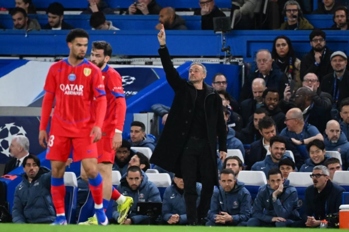 HLV Luis Enrique chỉ đạo trận PSG thắng Chelsea HLV Luis Enrique trong trận đấu PSG gặp Chelsea