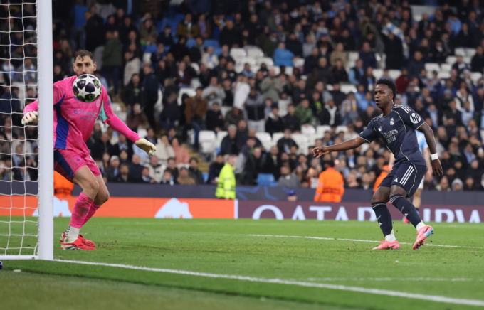 Vinicius đệm bóng ấn định chiến thắng 2-1. Ảnh: AMA