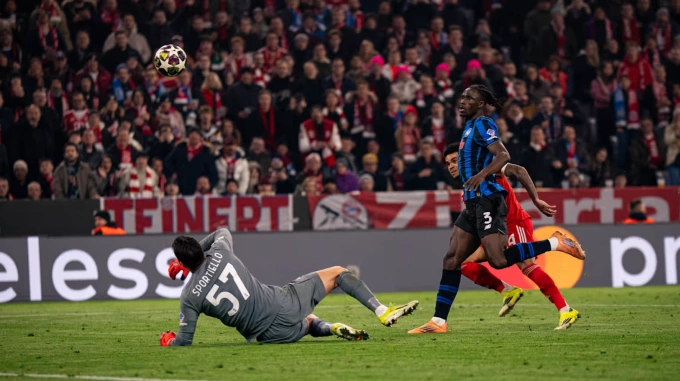 Luis Diaz lốp bóng nâng tỷ số lên 4-0 Luis Diaz sút bóng nâng tỷ số