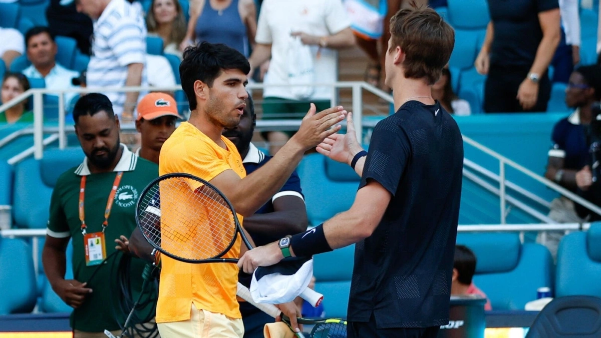 Tranh cãi về việc đối thủ luôn chơi xuất thần trước Alcaraz