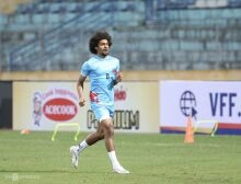 Cựu cầu thủ Ngoại hạng Anh tập thử sân Hàng Đẫy để đấu Việt Nam