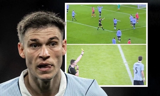 Manuel Ugarte bị cho là nhận hai thẻ vàng trong trận gặp tuyển Anh trên sân Wembley tối 27/3/2026, nhưng không bị truất quyền thi đấu. Ảnh: Fabrizio Romano