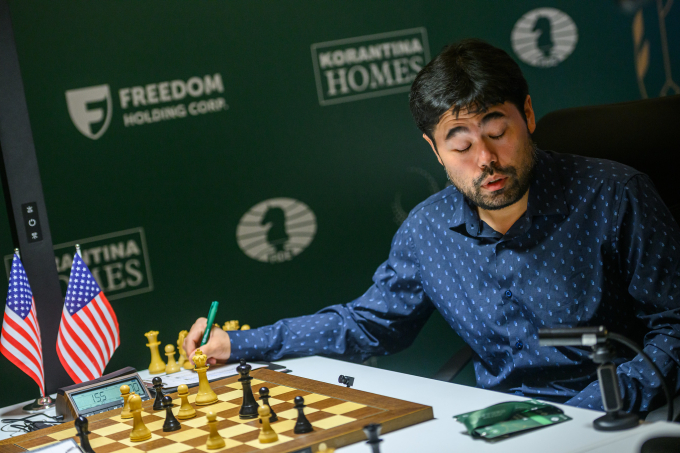 Hikaru Nakamura tỏ vẻ chán nản sau thất bại. Ảnh: FIDE