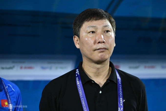 HLV Kim Sang-sik trước trận đấu Malaysia. Ảnh: Giang Huy