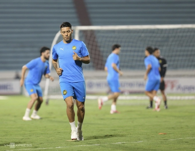 Tiền vệ Malaysia gốc Argentina Sergio Aguero tập luyện tại sân Thiên Trường ở Ninh Bình ngày 30/3/2026. Ảnh: Hiếu Lương