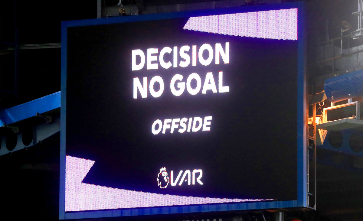 FIFA thử nghiệm luật việt vị mới của Wenger từ tháng 4