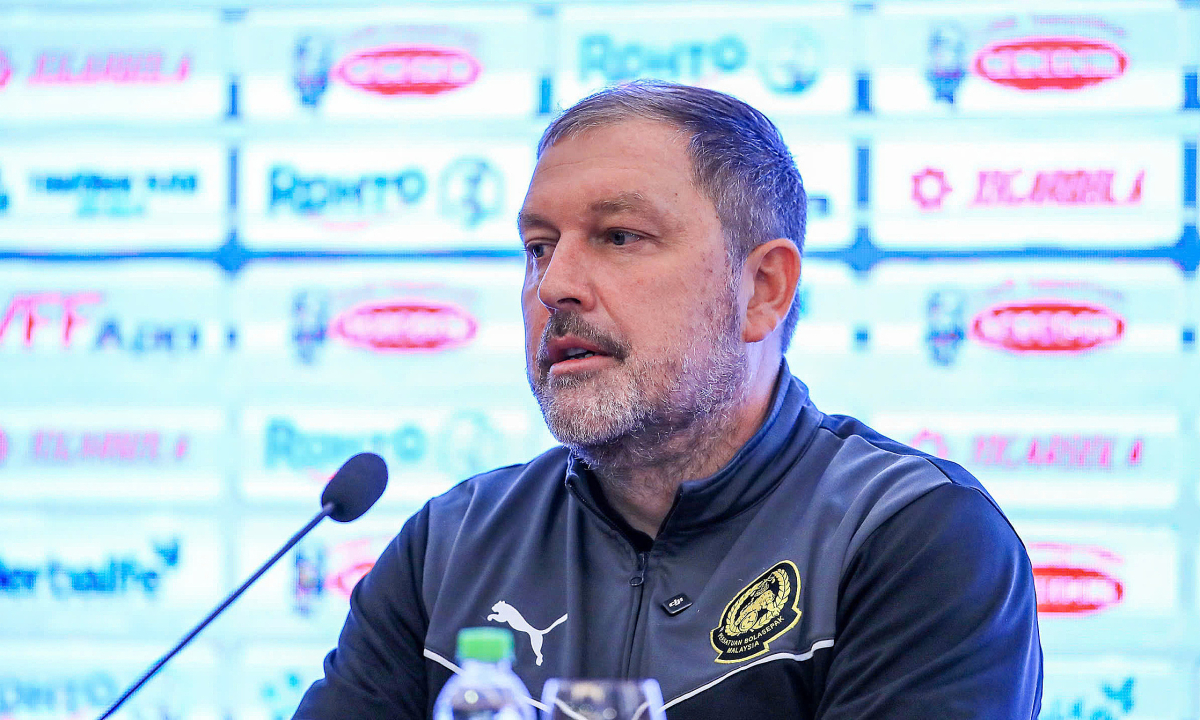 HLV tuyển Malaysia họp báo sau khi thua Việt Nam