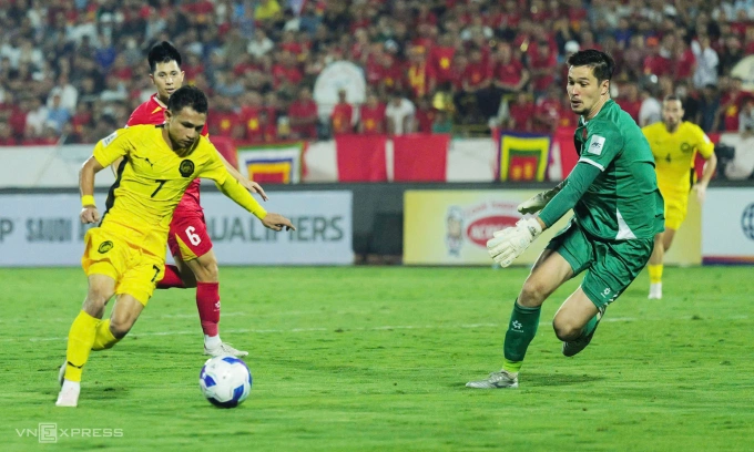 Tình huống Faisal Halim đối mặt thủ môn gần cuối trận, nhưng không ghi bàn. Ảnh: Ngọc Thành