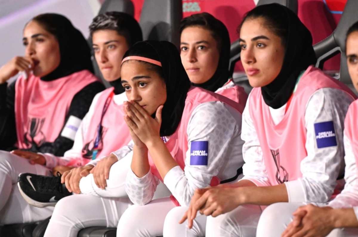 Áp lực của nữ cầu thủ Iran khi xin tị nạn rồi quay về từ Asian Cup