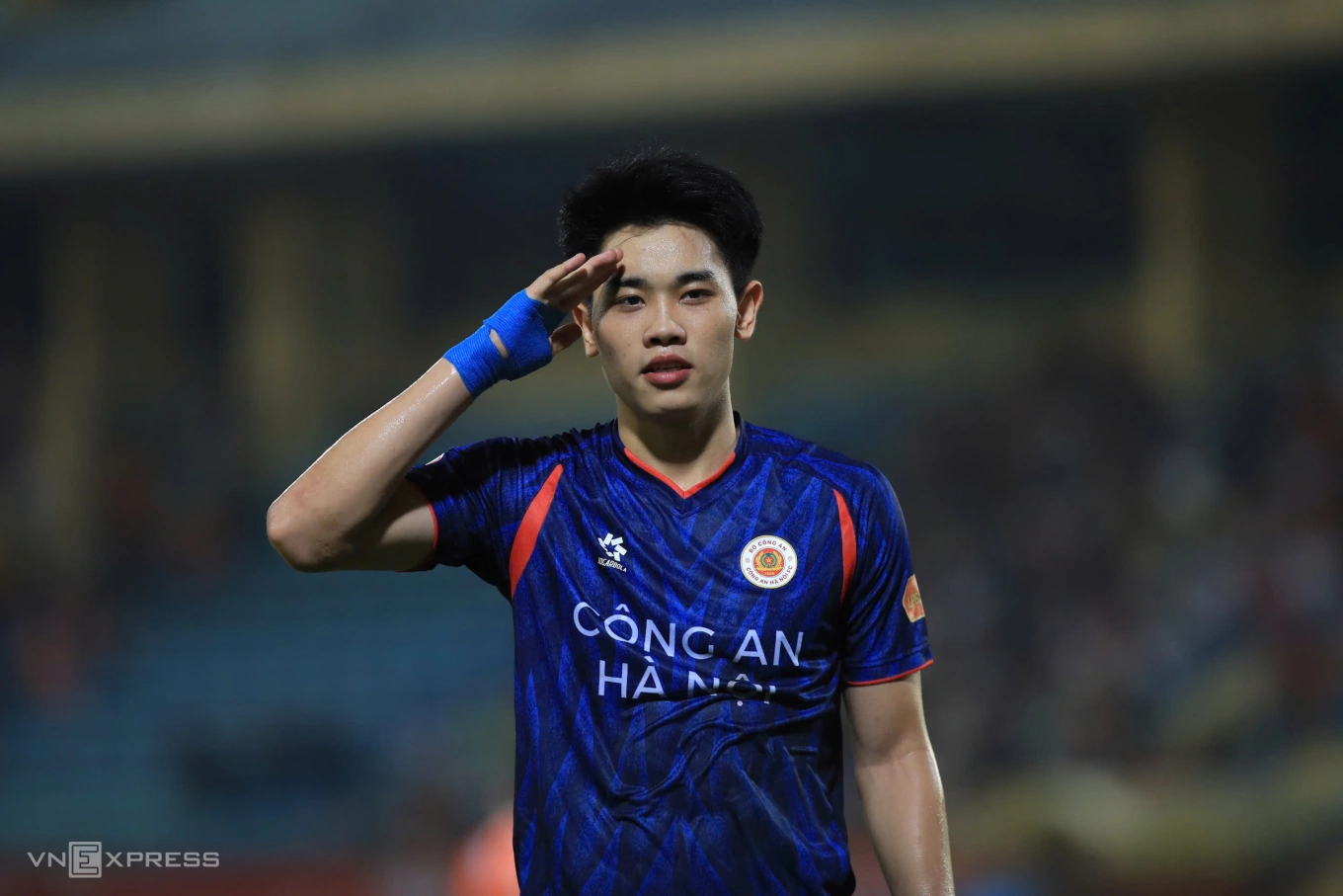 Vừa ghi cú đúp, Đình Bắc chuẩn bị được gọi bổ sung dự ASIAD 20 1 Đình Bắc lần đầu ghi bàn sau 500 ngày ở V-League - Báo VnExpress Thể thao