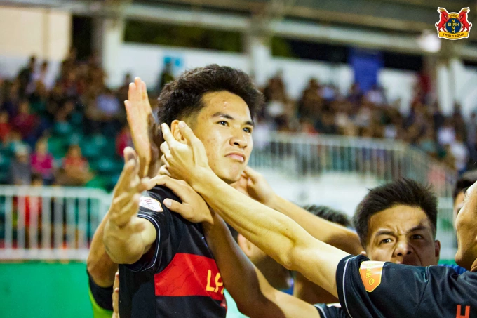 Tiền vệ CLB Ninh Bình Lê Văn Thuận mừng bàn ấn định chiến thắng 2-1 trước HAGL ở vòng 17 V-League 2025-2026, trên sân Pleiku ở Gia Lai ngày 5/4/2026. Ảnh: Ninh Bình FC Tiền vệ CLB Ninh Bình Lê Văn Thuận ăn mừng bàn thắng