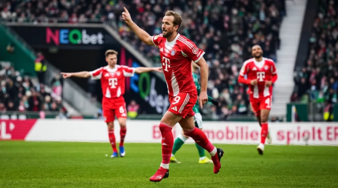 Harry Kane mừng bàn trong trận Bayern thắng Werder Bremen 3-0 ở vòng 22 Bundesliga trên sân Weserstadion, Bremen, Đức ngày 14/2/2026. Harry Kane mừng bàn trong trận Bayern thắng Werder Bremen