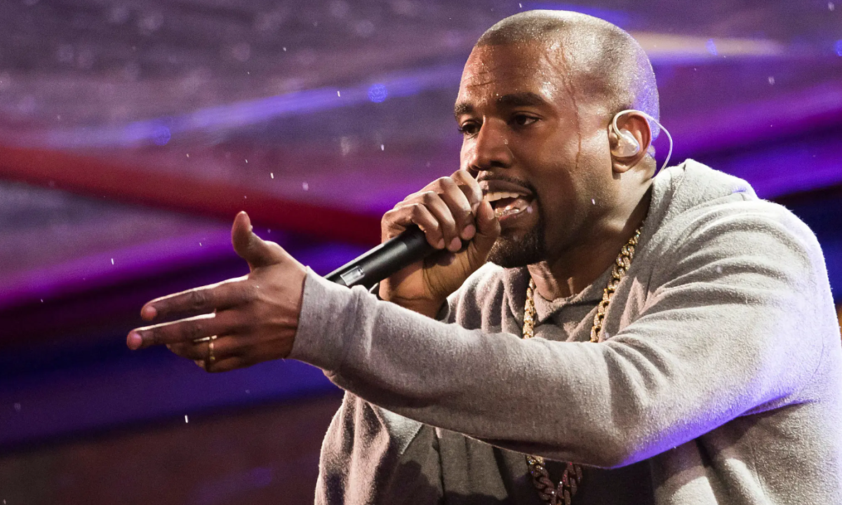Kanye West không được biểu diễn ở SVĐ Tottenham