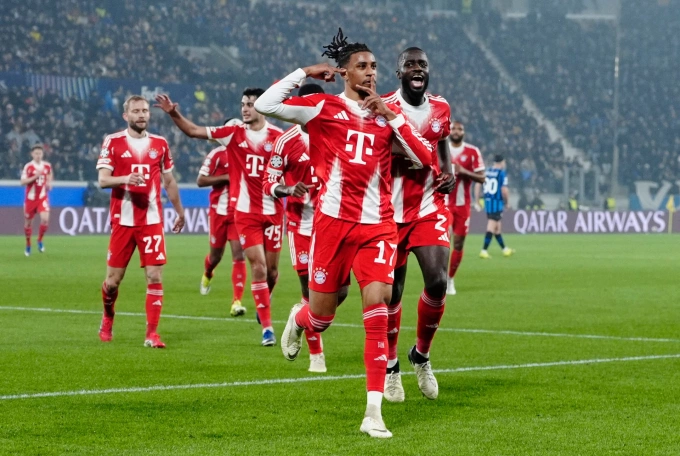 Các cầu thủ Bayern Munich thắng Atalanta ở vòng 1/8 Champions League 2025-2026 Bayern Munich thắng Atalanta vòng 1/8 Champions League